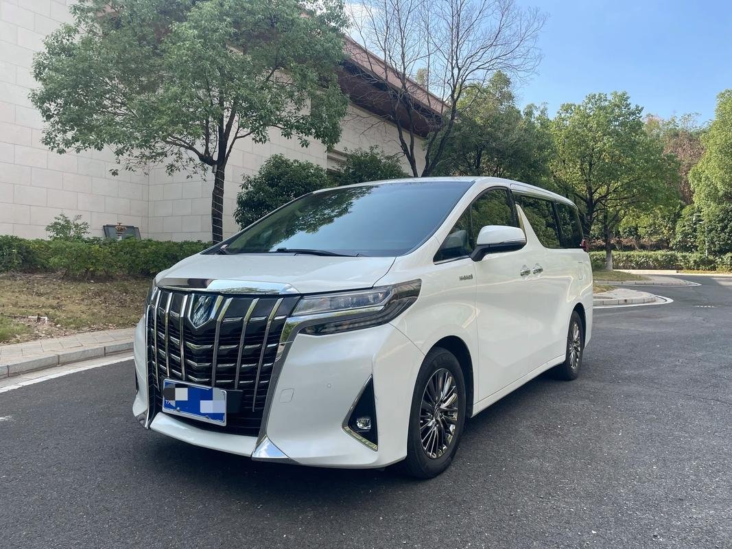Toyota Alphard exterior